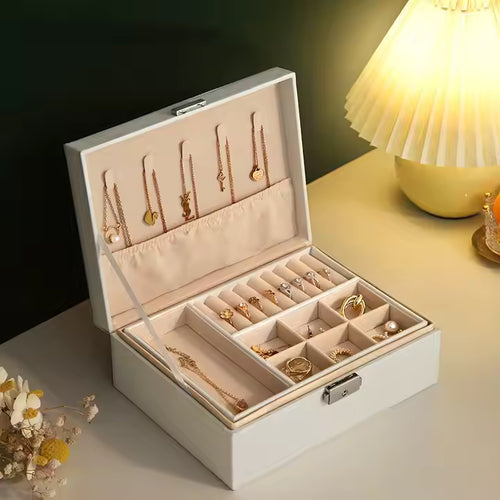 organizador de joyas en color blanco con doble capa de almacenamiento y llave de seguridad