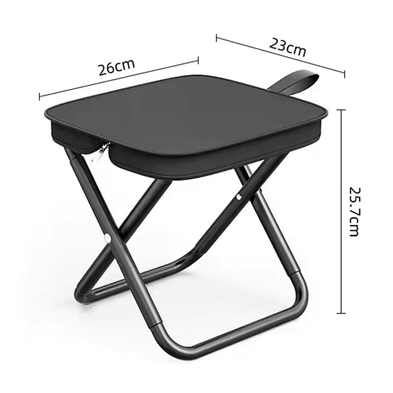 Taburete o silla pequeña portátil para camping.