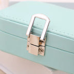 Mini joyero elegante y minimalista.