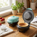 RIVETI mini gofrera en color verde menta para hacer cuencos de waffle para helado, frutas y chocolate.